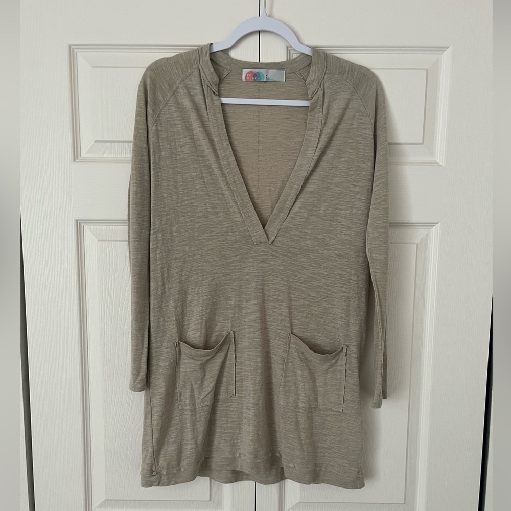 Free people FP beach Beige V-Neck Long Sleeve tunic  Top size small pullover